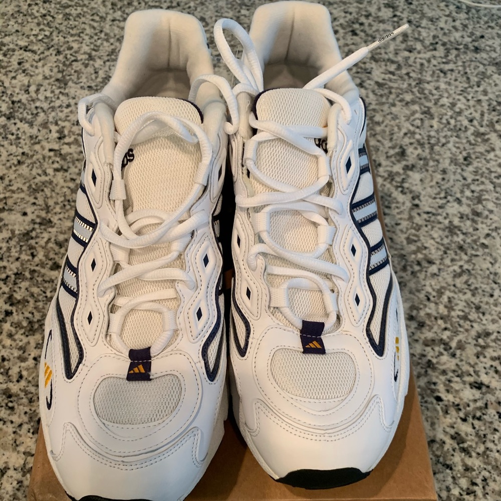 Adidas men’s running shoe